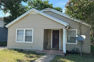 1021 Green St, Stephenville, TX 76401 - Photo 1