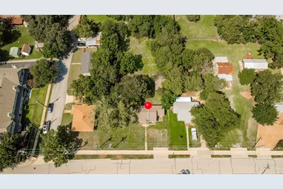 404 W Hudgins Street, Grapevine, TX 76051 - Photo 2