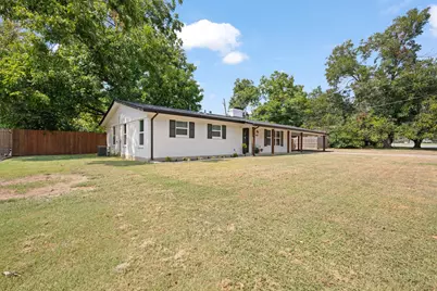 806 S Colonial Drive, Cleburne, TX 76033 - Photo 2