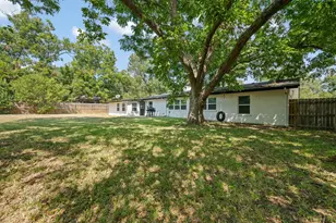 806 S Colonial Dr, Cleburne, TX 76033 - Photo 26