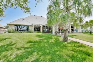 2208 Waters Edge Dr, Granbury, TX 76048 - Photo 34