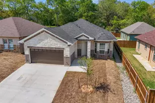 413 Henderson St, Bonham, TX 75418 - Photo 38