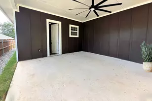 413 Henderson St, Bonham, TX 75418 - Photo 34