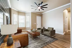 413 Henderson St, Bonham, TX 75418 - Photo 2