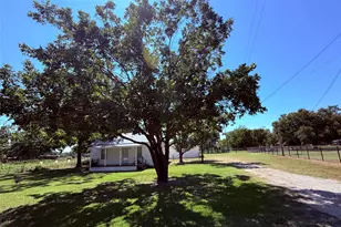 143 W Turner St, Perrin, TX 76486 - Photo 2