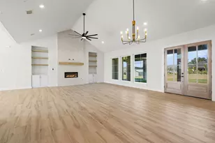 305 Mint Ridge Dr, Burleson, TX 76028 - Photo 2