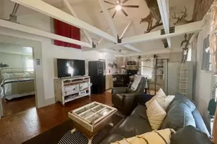 302 E Shoemaker St, Decatur, TX 76234 - Photo 4