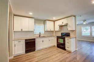 911 S 4th St, Bonham, TX 75418 - Photo 12