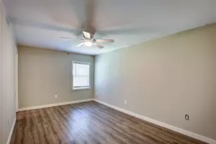 911 S 4th St, Bonham, TX 75418 - Photo 24