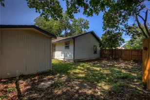 911 S 4th St, Bonham, TX 75418 - Photo 34