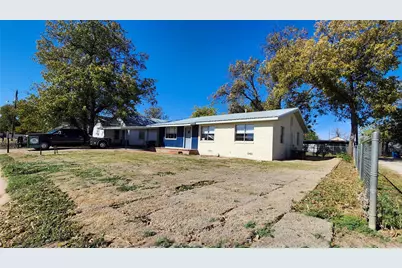 304 E Pierce Street, Winters, TX 79567 - Photo 2