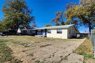 304 E Pierce St, Winters, TX 79567 - Photo 2