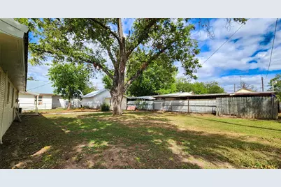 304 E Pierce Street, Winters, TX 79567 - Photo 16