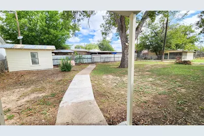 304 E Pierce Street, Winters, TX 79567 - Photo 12