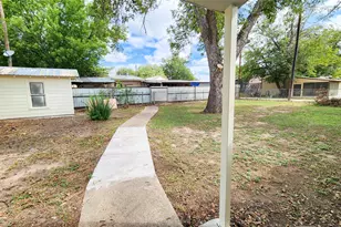 304 E Pierce St, Winters, TX 79567 - Photo 12