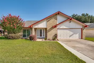 2315 Sharpshire Ln, Arlington, TX 76014 - Photo 2