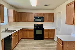 820 Wrigley Dr, Burleson, TX 76028 - Photo 8