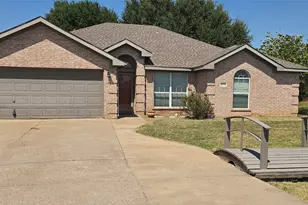3018 Stroll Dr, Granbury, TX 76049 - Photo 2