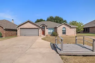 3018 Stroll Dr, Granbury, TX 76049 - Photo 2