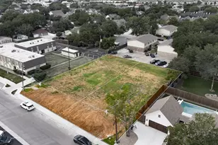 723 E Worth St, Grapevine, TX 76051 - Photo 1