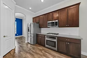 300 Burberry Dr, Grand Prairie, TX 75052 - Photo 16