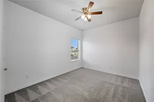 300 Burberry Dr, Grand Prairie, TX 75052 - Photo 32