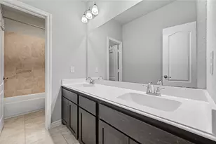 300 Burberry Dr, Grand Prairie, TX 75052 - Photo 30