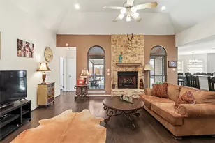 609 Oak St, Pilot Point, TX 76258 - Photo 10