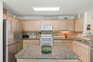 609 Oak St, Pilot Point, TX 76258 - Photo 6