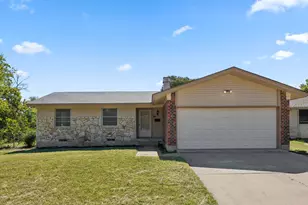 2124 Stonehenge Dr, Garland, TX 75041 - Photo 2