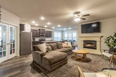 717 Woodcrest Drive, Ennis, TX 75119 - Photo 6