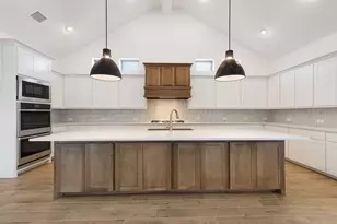 10436 Gray Hls Dr, Fort Worth, TX 76126 - Photo 2