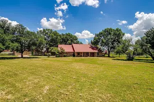 401 Eddy Ave, Joshua, TX 76058 - Photo 2