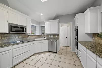 1601 Warwickshire Court W, Bedford, TX 76021 - Photo 16