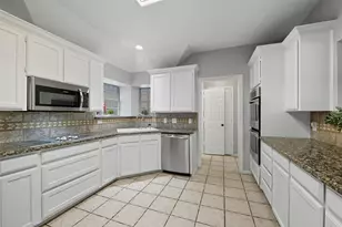 1601 Warwickshire Ct W, Bedford, TX 76021 - Photo 16