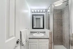 1902 Shorewood Dr, Grapevine, TX 76051 - Photo 6