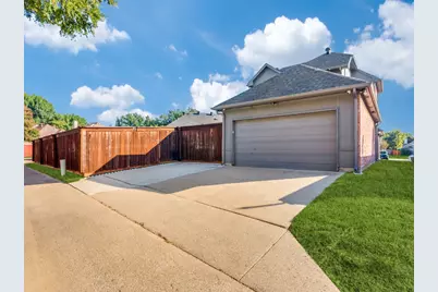 800 Laredo Court, Grand Prairie, TX 75052 - Photo 14