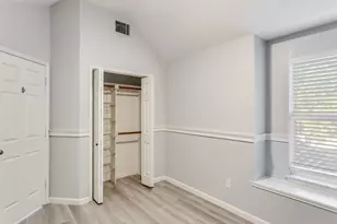 800 Laredo Ct, Grand Prairie, TX 75052 - Photo 10