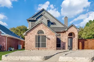 800 Laredo Ct, Grand Prairie, TX 75052 - Photo 1