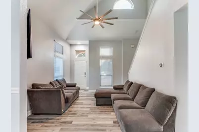 800 Laredo Court, Grand Prairie, TX 75052 - Photo 4