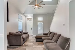 800 Laredo Ct, Grand Prairie, TX 75052 - Photo 4