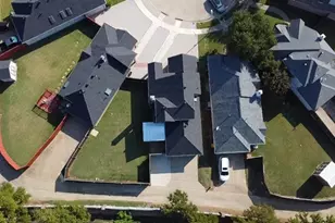 800 Laredo Ct, Grand Prairie, TX 75052 - Photo 16