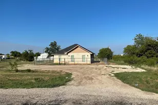 18636 Doubletree Dr, Justin, TX 76247 - Photo 2