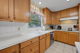 1703 Park Hill Dr, Arlington, TX 76012 - Photo 14
