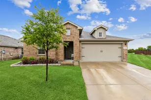 16417 Marinette Ct, Justin, TX 76247 - Photo 2