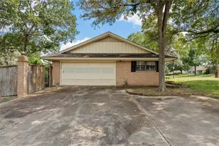 849 Deer Ridge Dr, Woodway, TX 76712 - Photo 2