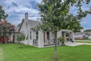 902 W Elm St, Olney, TX 76374 - Photo 2