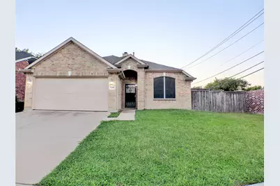7300 Cresswell Drive, Arlington, TX 76001 - Photo 1