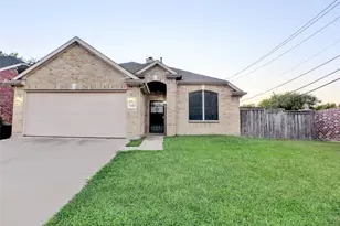 7300 Cresswell Dr, Arlington, TX 76001 - Photo 1