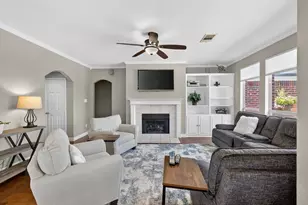 709 Summit Ridge, Lewisville, TX 75077 - Photo 4